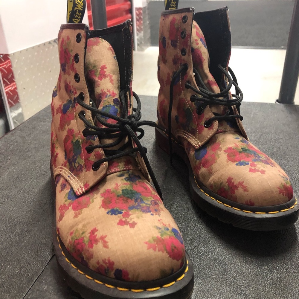 Dr. Martens LE Floral Boots